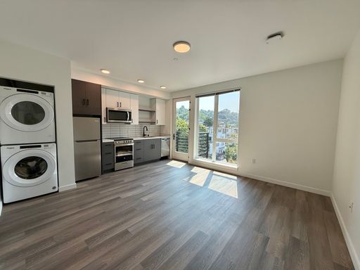 1-Bedroom Steps from Lake union AMAZING city Views and In-Unit Laundry! 5 Weeks Free! – photo 1