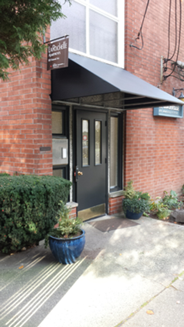 Seattle Apartment: 1821 Harvard Ave