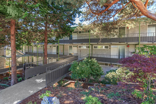 Villa Apartments in Eastlake - Spacious One Bedroom Unit Available - Great Location – photo 1