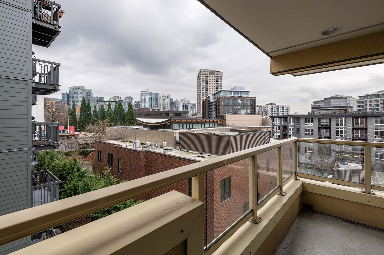 Seattle Apartment: 116 Warren Ave N