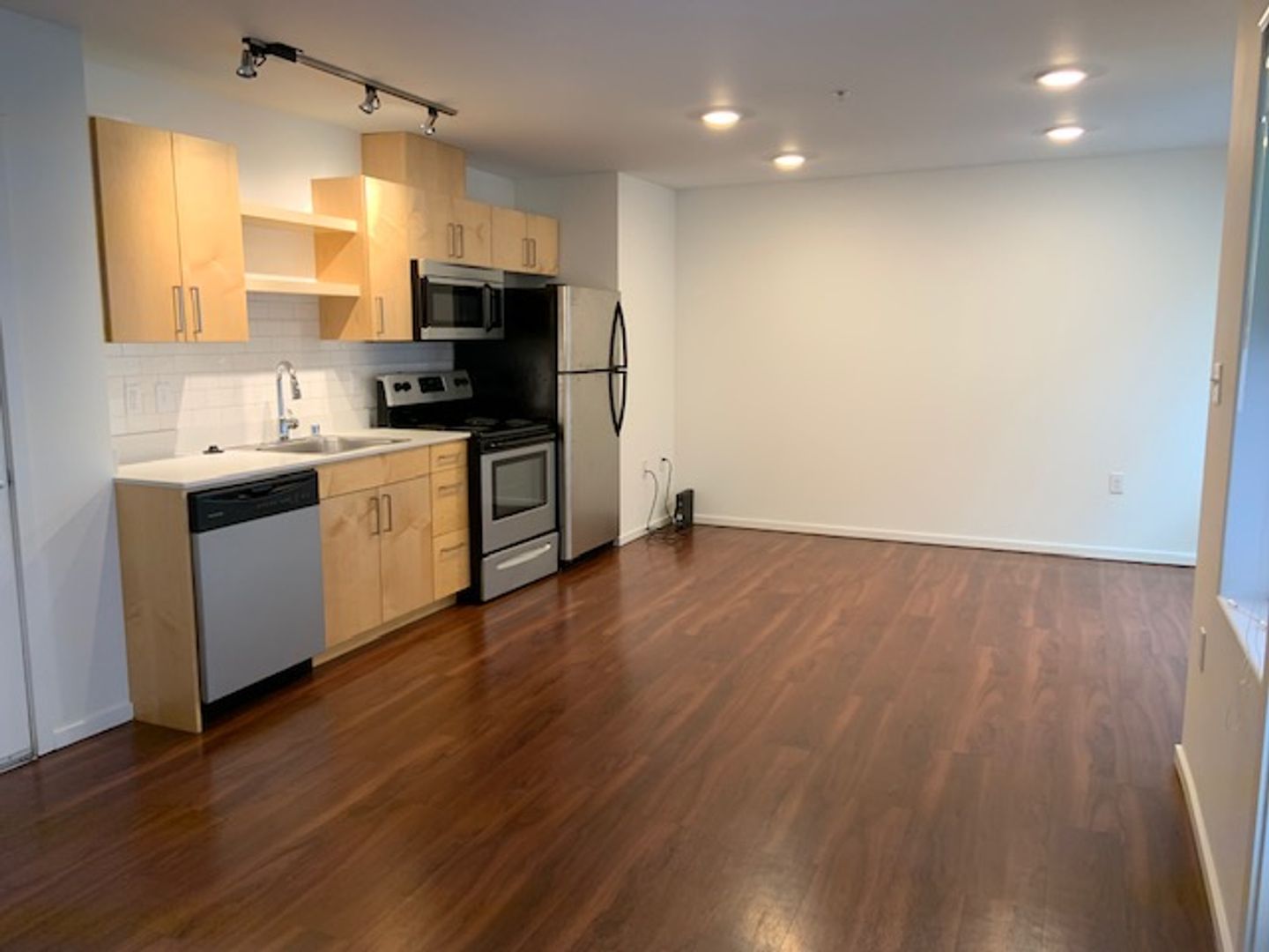 Kirkland Apartment: 450 Central Way