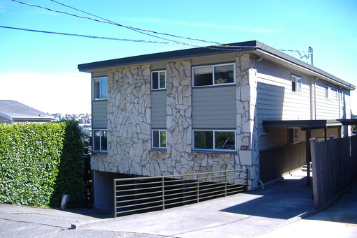 Beautiful & Quiet 2BR/1BA in SE Queen Anne. 2 Weeks Free!! $2,020/Month – photo 1
