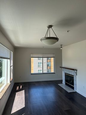 Top Floor Two-Bedroom Two-Bathroom with Fireplace! One Month Free! – photo 1