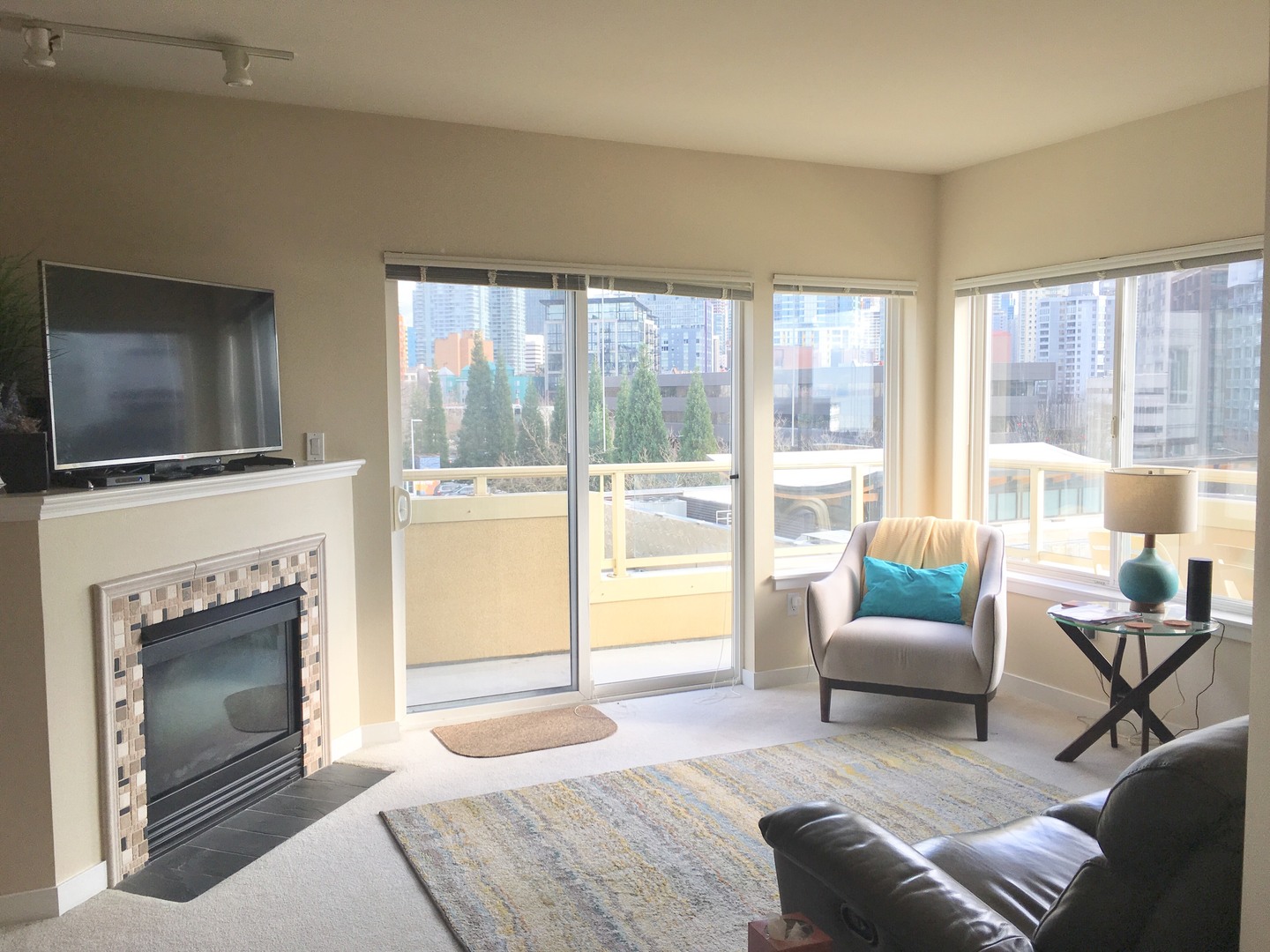 Seattle Apartment: 116 Warren Ave N