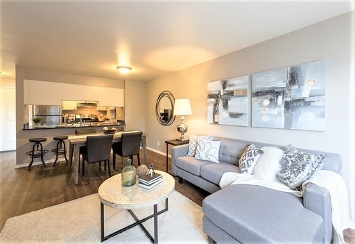 ** ONE MONTH FREE**Top Floor Newly Renovated 1Bdr Near Alki! – photo 1