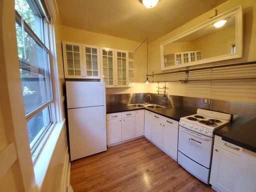 1 BR Corner Unit next to Cal Anderson Park. One Week Free! ($1,595/Month) – photo 1