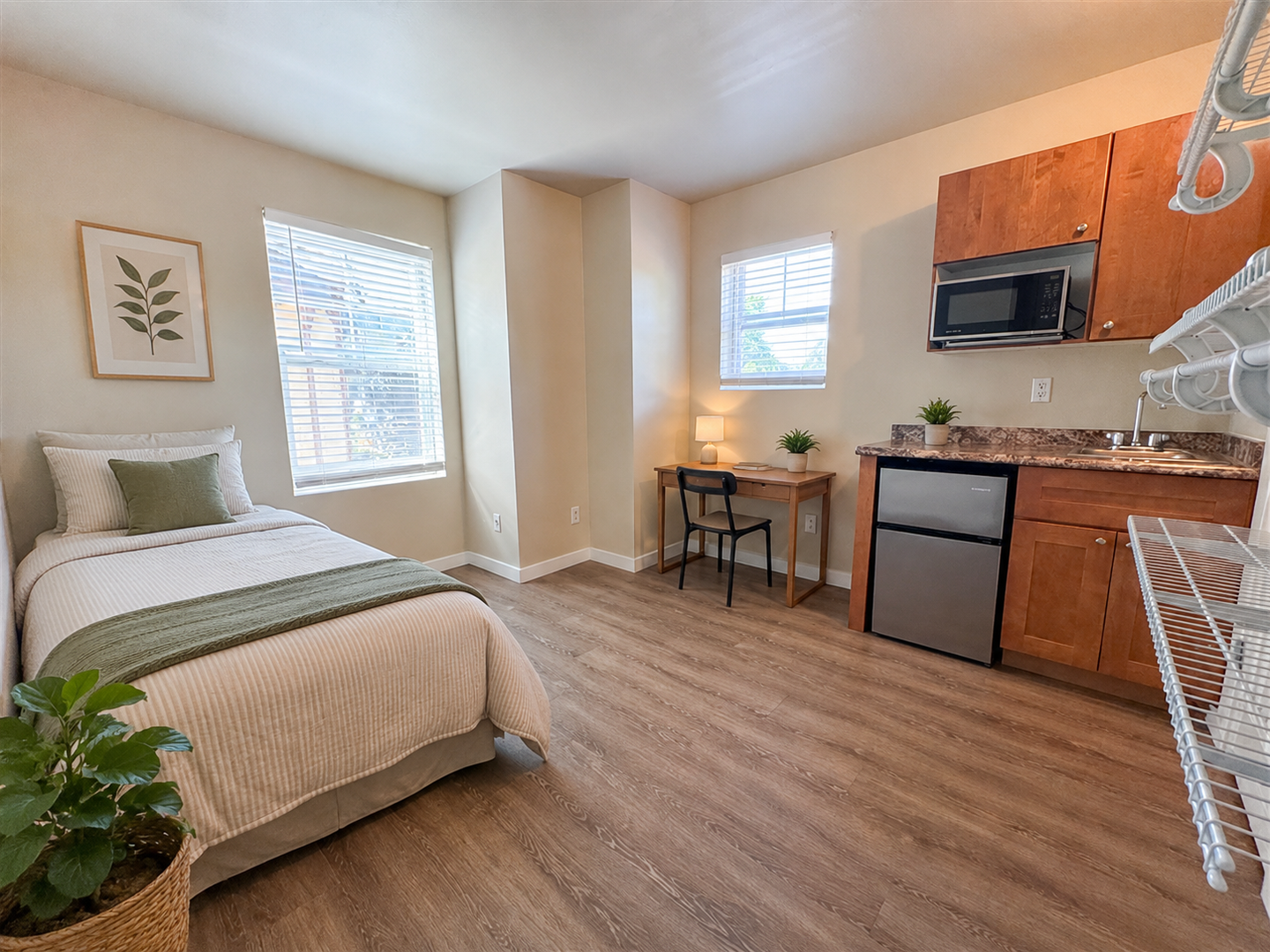 Redmond Apartment: 16552 NE 84th CT