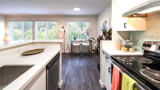 Newly Renovated One Bedroom, W/D, Bright and HUGE Windows – photo 1