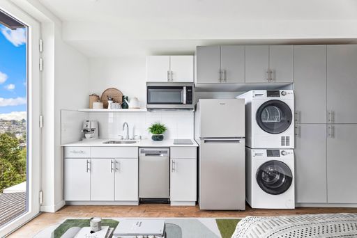Corner Studio with Laundry in Unit and Full Bath! 6 Weeks Free and Google Fiber Internet for 1 Year* – photo 1