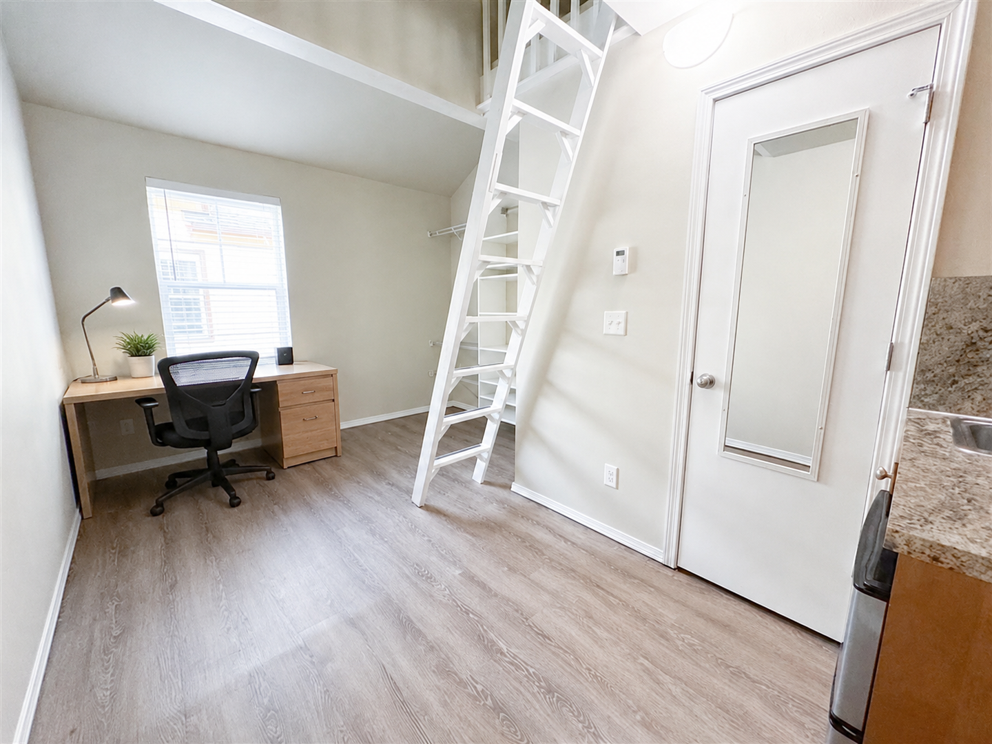 Redmond Apartment: 16552 NE 84th CT