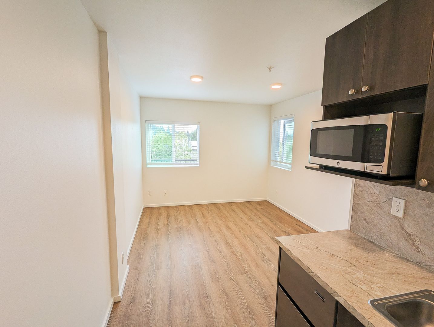 Redmond Apartment: 16210 NE 80th St