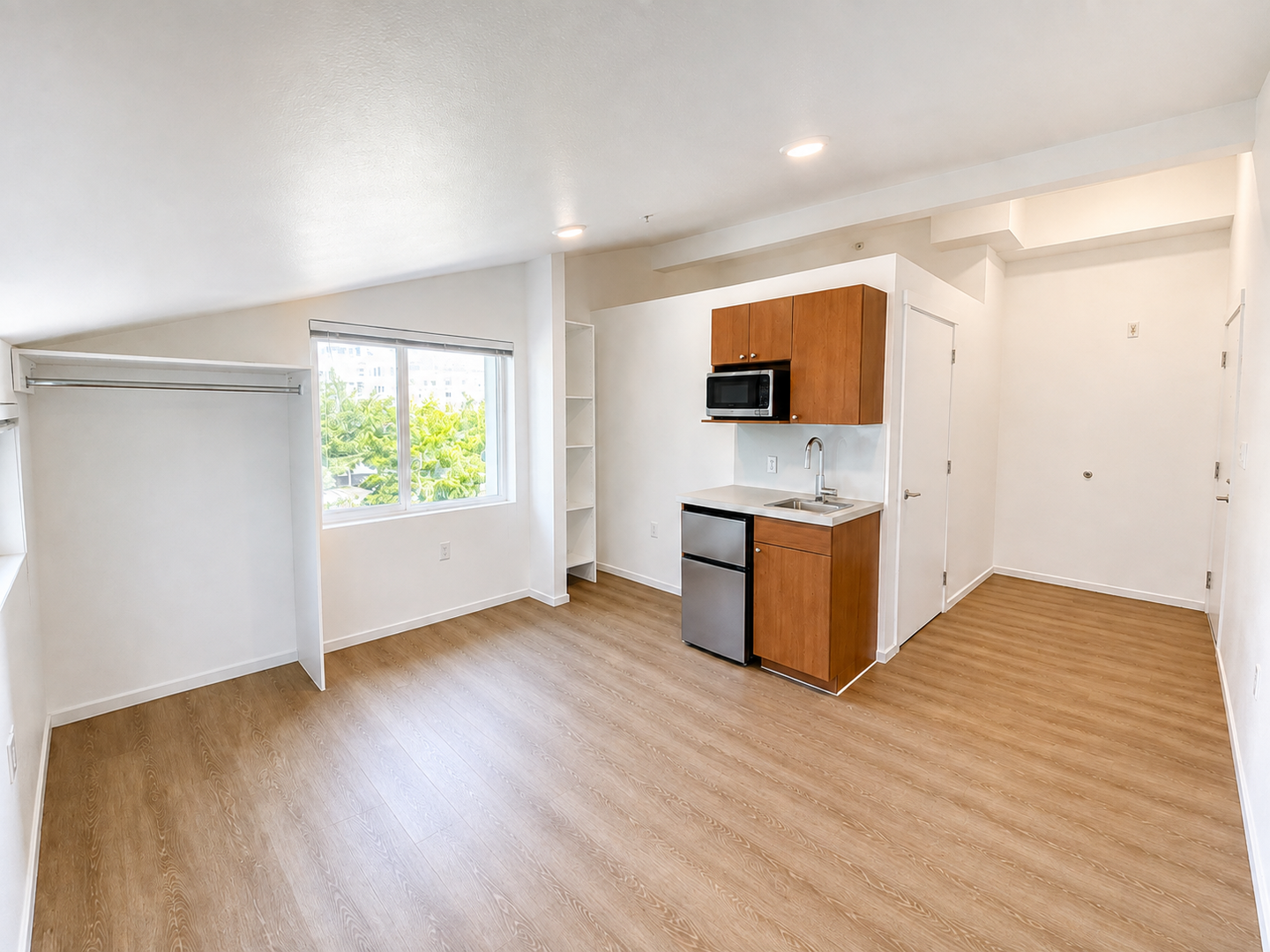 Kirkland Apartment: 450 Central Way