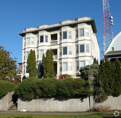 1 Bedroom 550+ sq ft 1900's era building – photo 1