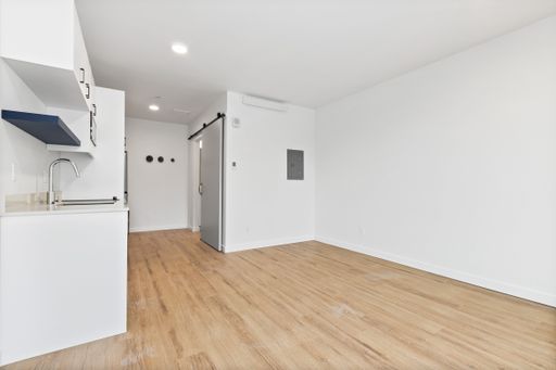 Live Just a Couple Blocks From the Lake with this Greenlake Studio! – photo 1