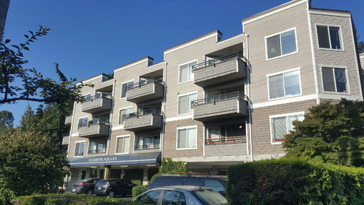**ONE MONTH FREE- MOVE IN SPECIAL** Top floor studio near Alki & Downtown’s water taxi – photo 1