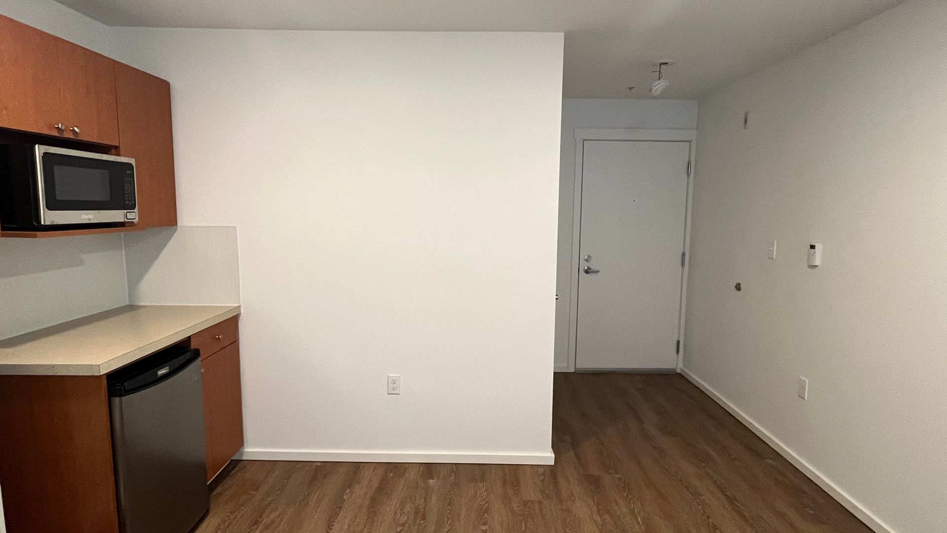 Kirkland Apartment: 450 Central Way