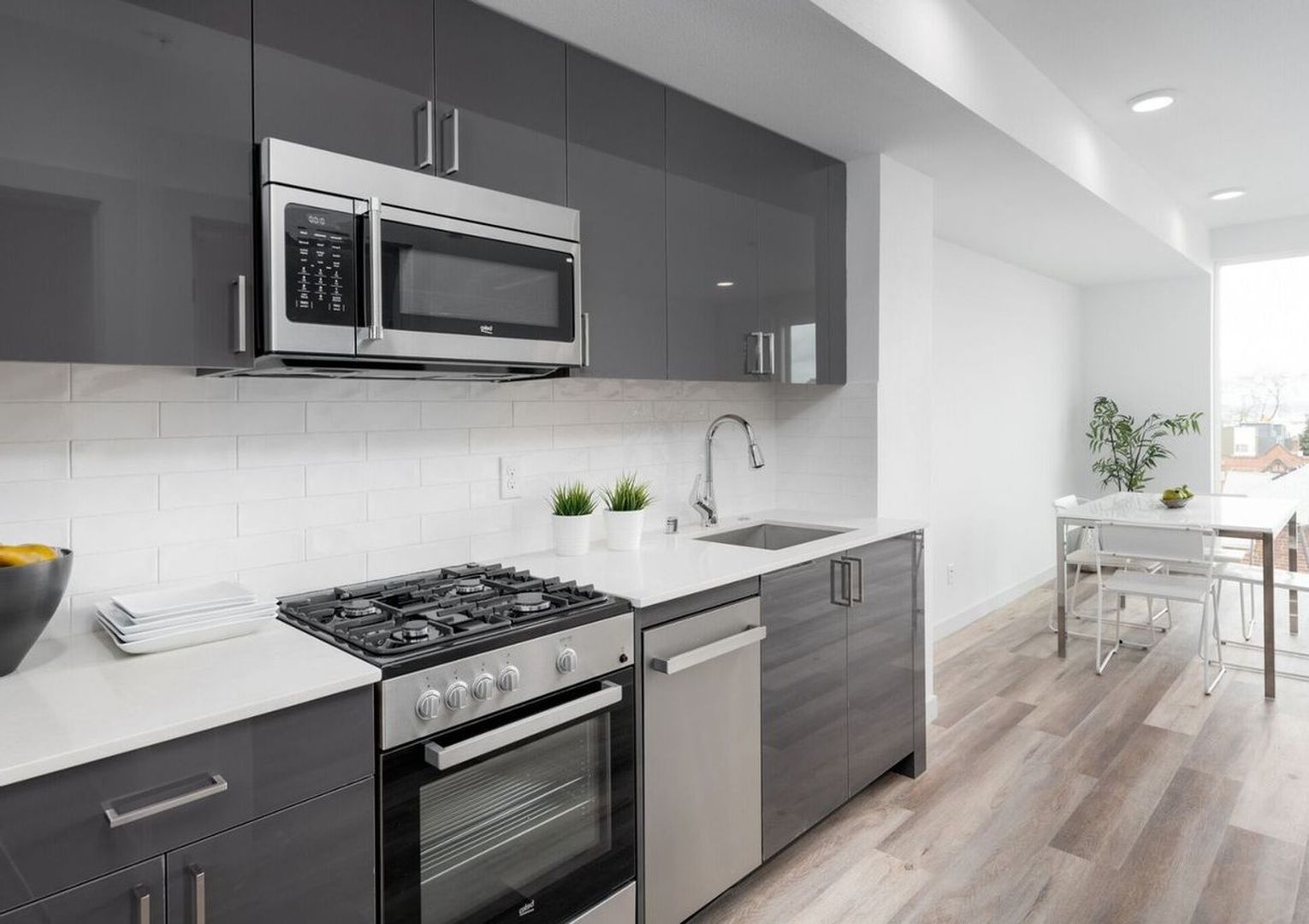 Seattle Apartment: 121 15th Ave E