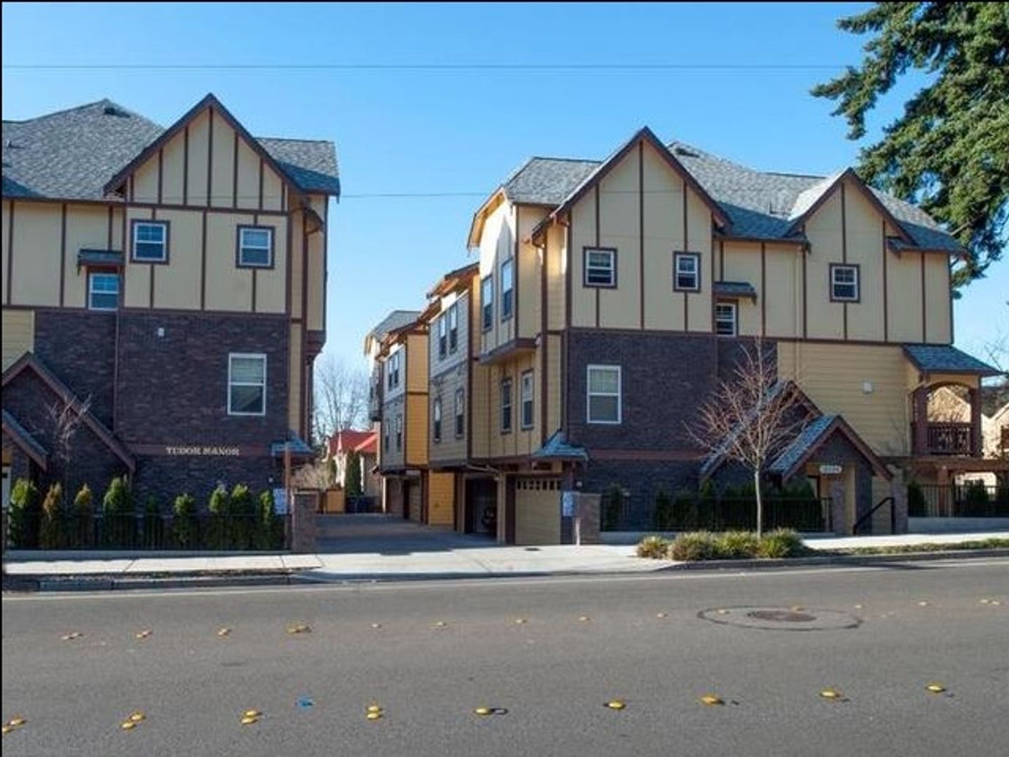 Redmond Apartment: 16552 NE 84th CT
