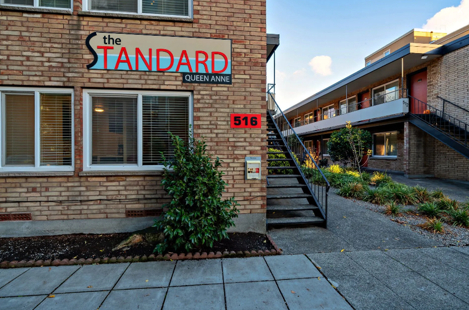 Seattle Apartment: 512 5th Ave W