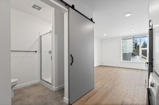 Live at Green Lake! Large Studio, Washer Dryer, Tons of Light, Roof Top Deck! – photo 1