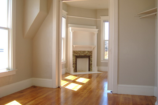 Gorgeous top floor 1 BR in Lower Fremont/Wallingford! One Month Free! Leases available through 3/31/2027. Month to Month Leases Available Only. – photo 1