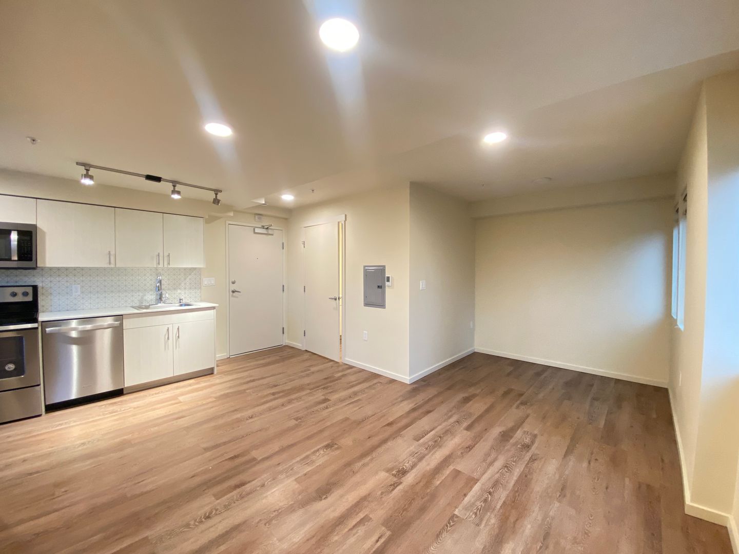 Kirkland Apartment: 330 4th ST