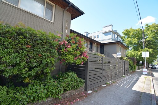 Renovated, Secured with Courtyard and BBQ! Pet Friendly! – photo 1