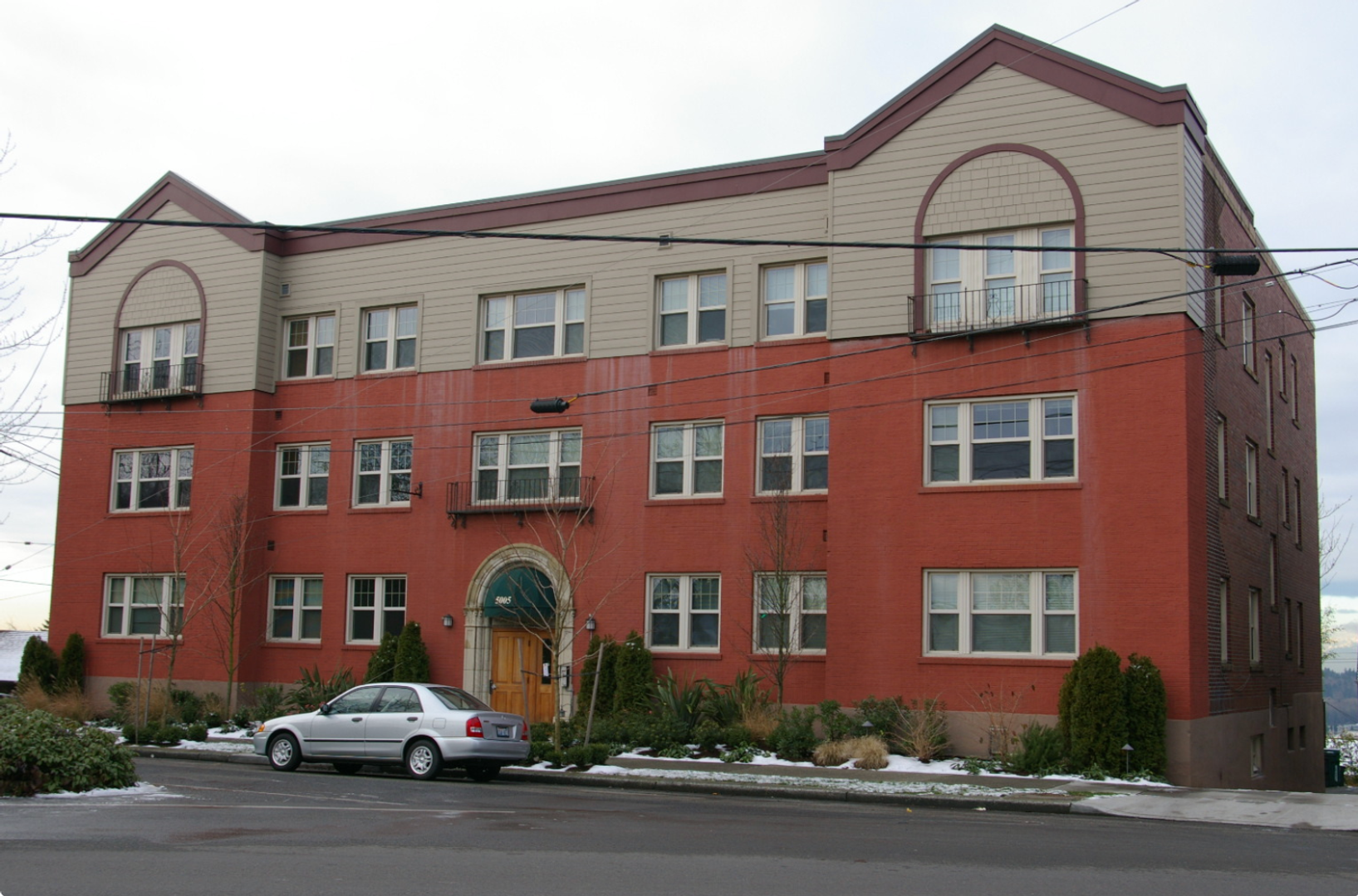 Seattle Apartment: 5005 Phinney Ave N