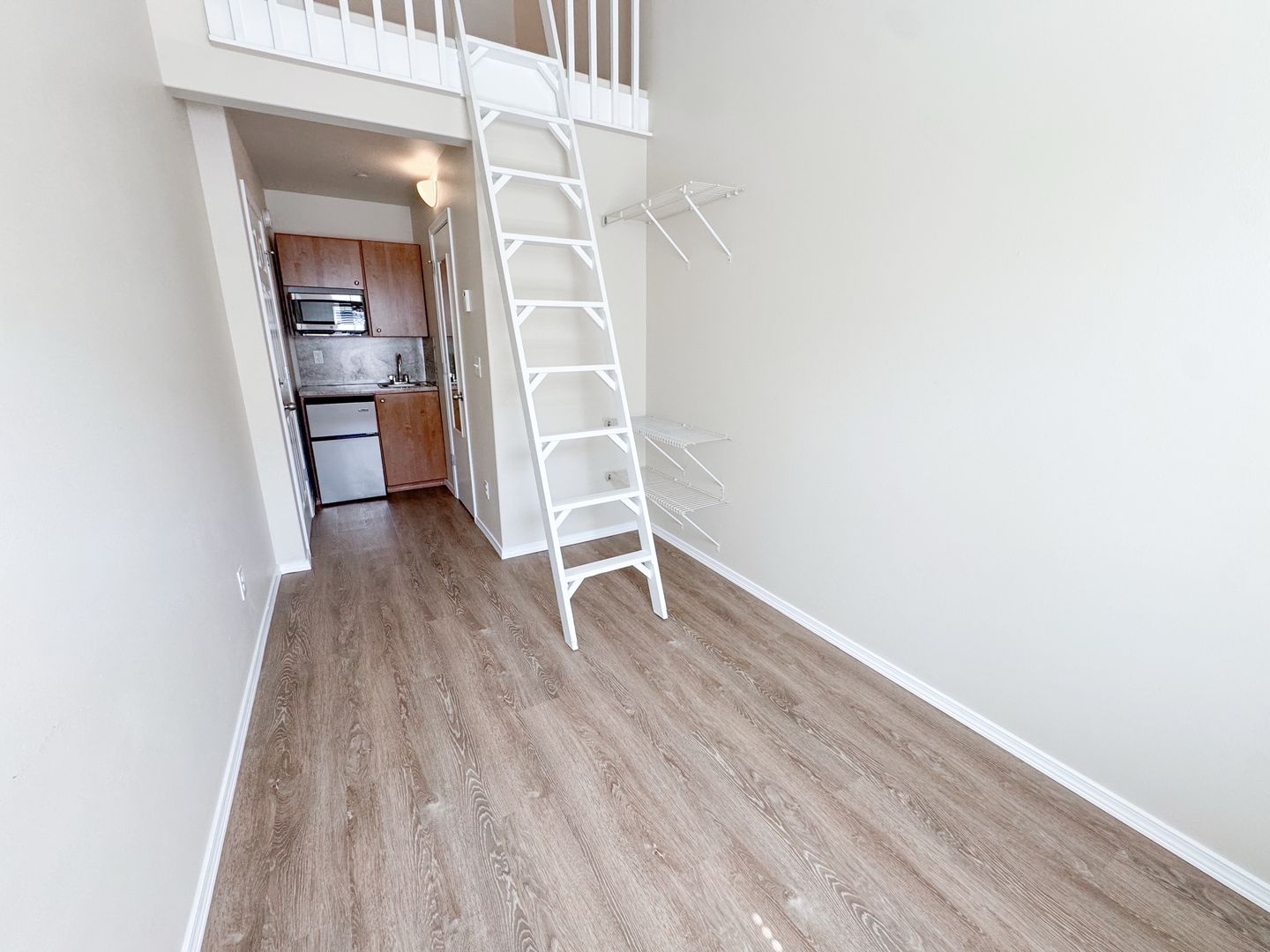 Redmond Apartment: 16552 NE 84th CT