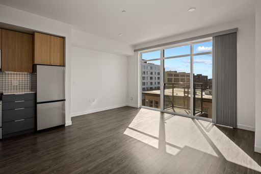 This 5th-floor, south-facing 1BR just opened up at 101 Broadway ☀️ – photo 1