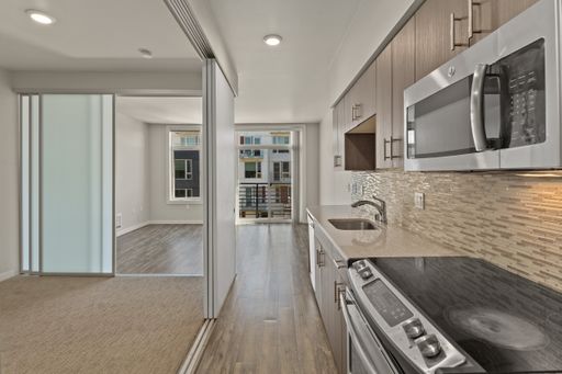 Modern 1BR with Capitol Hill Nightlife at Your Doorstep – photo 1