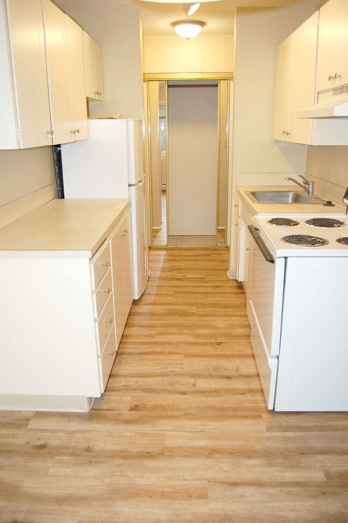 Seattle Apartment: 424 Summit Ave East