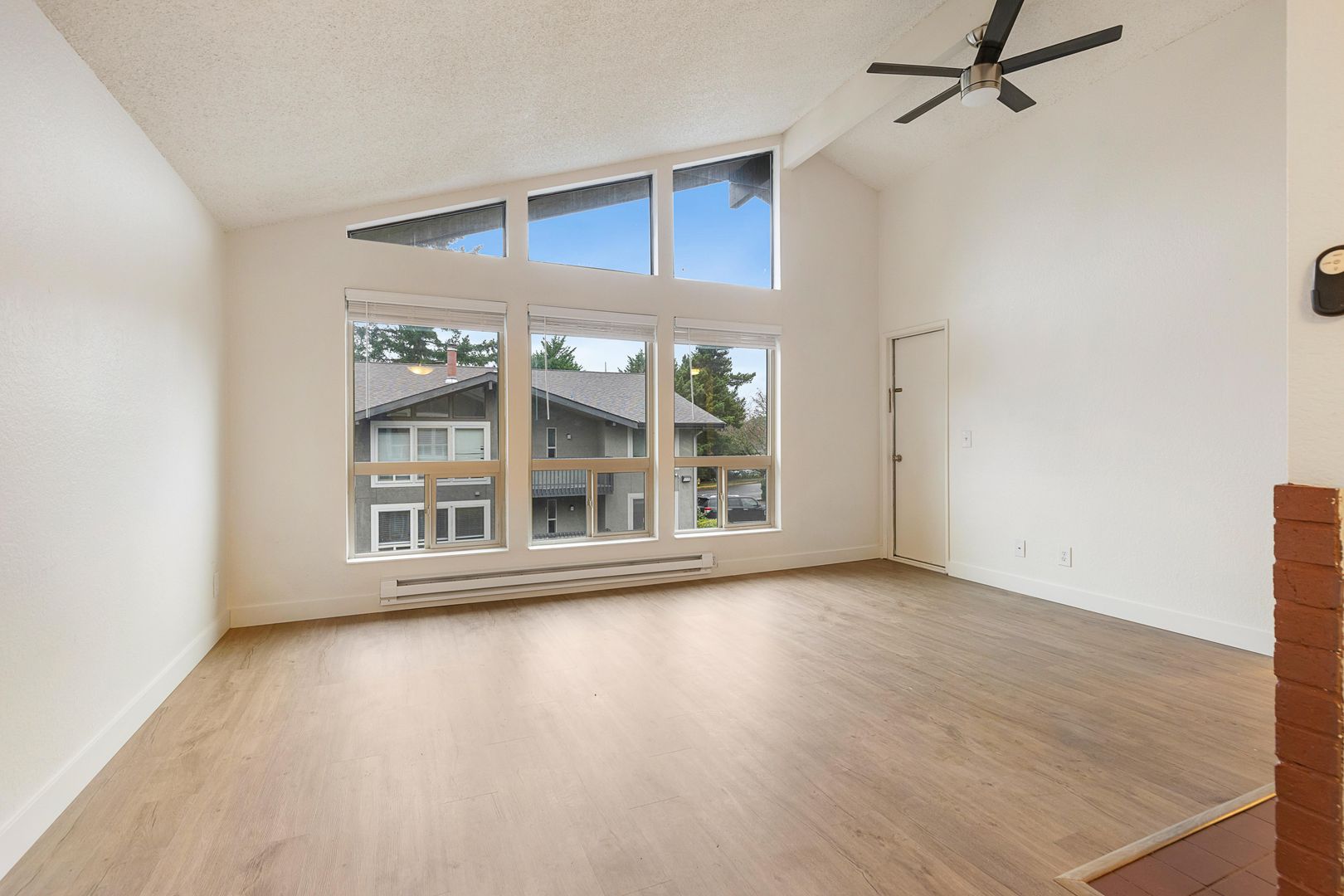 Redmond Apartment: 16910 NE 80th St