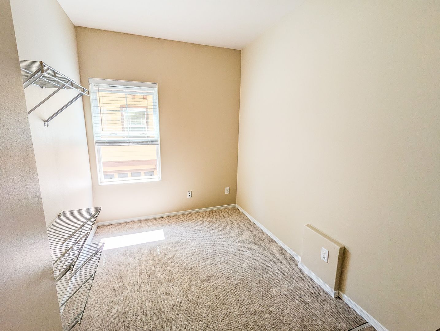 Redmond Apartment: 16552 NE 84th CT