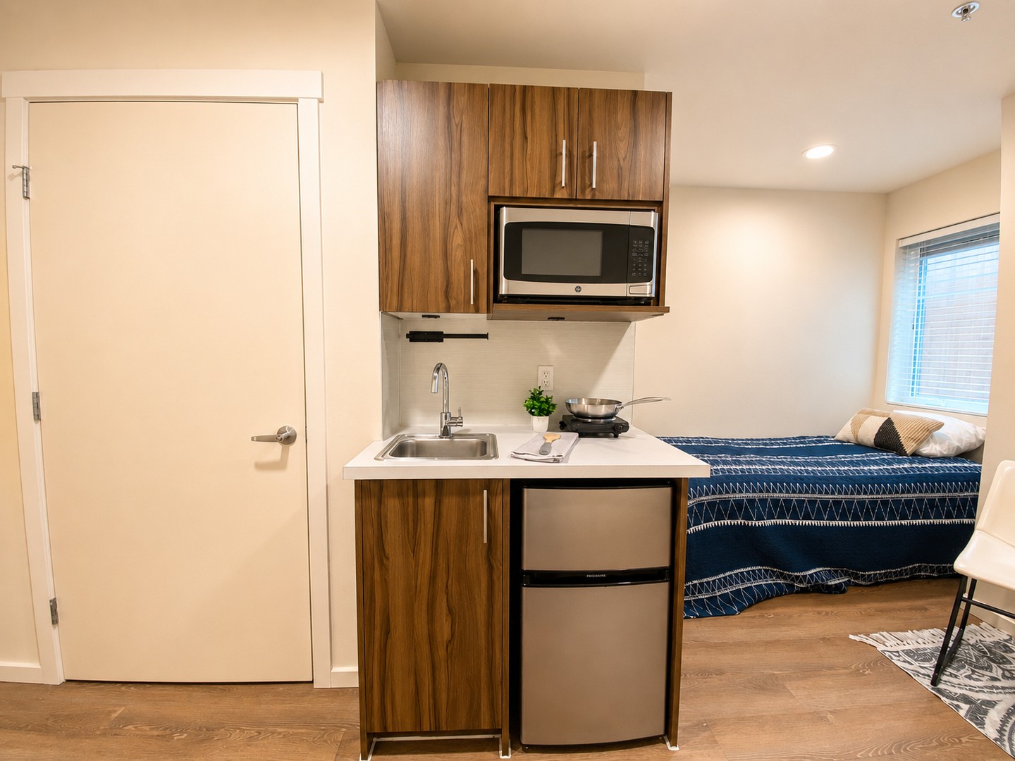 Kirkland Apartment: 330 4th ST