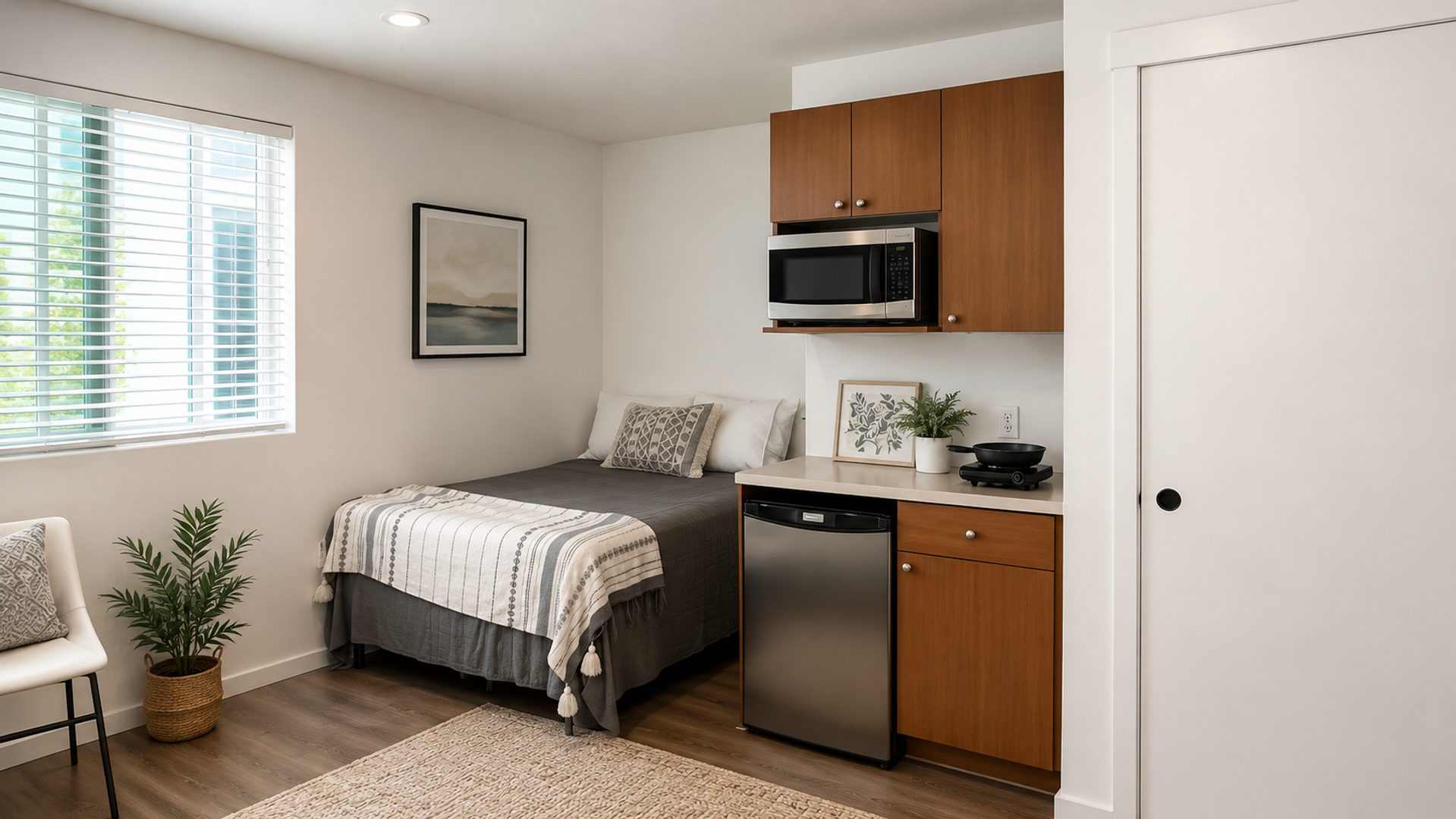 Kirkland Apartment: 450 Central Way