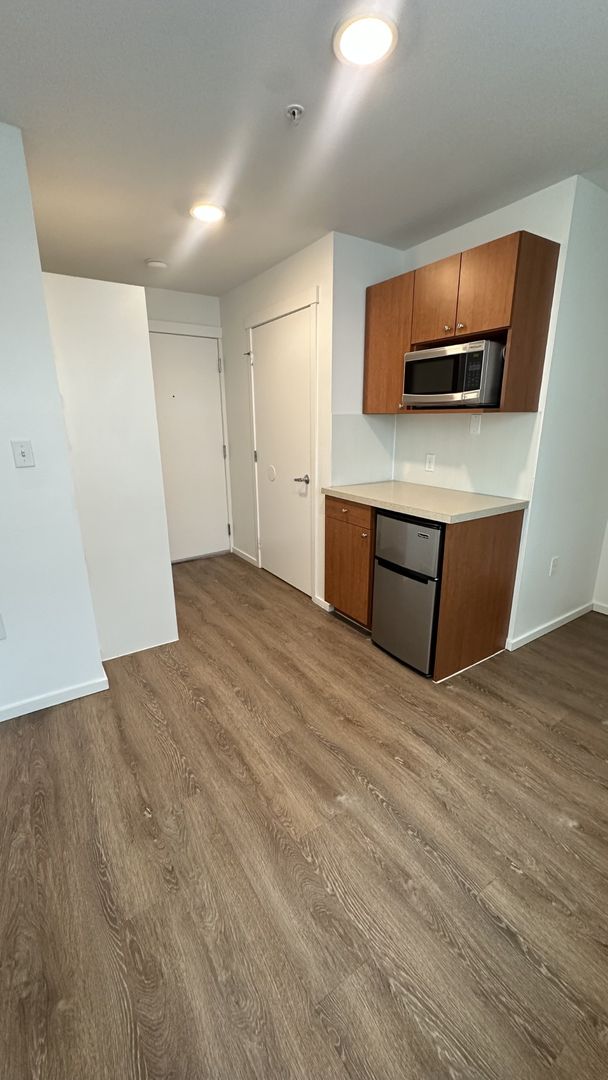 Kirkland Apartment: 450 Central Way