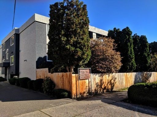 Top Floor 2 Bedroom. Hardwood Floors, Deck, Dishwasher! – photo 1