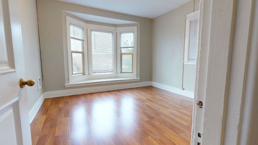 ** 2 WEEKS FREE**Historic Capitol Hill Living | Spacious Vintage Apartments at The Roycroft | 98 Walk Score – photo 1