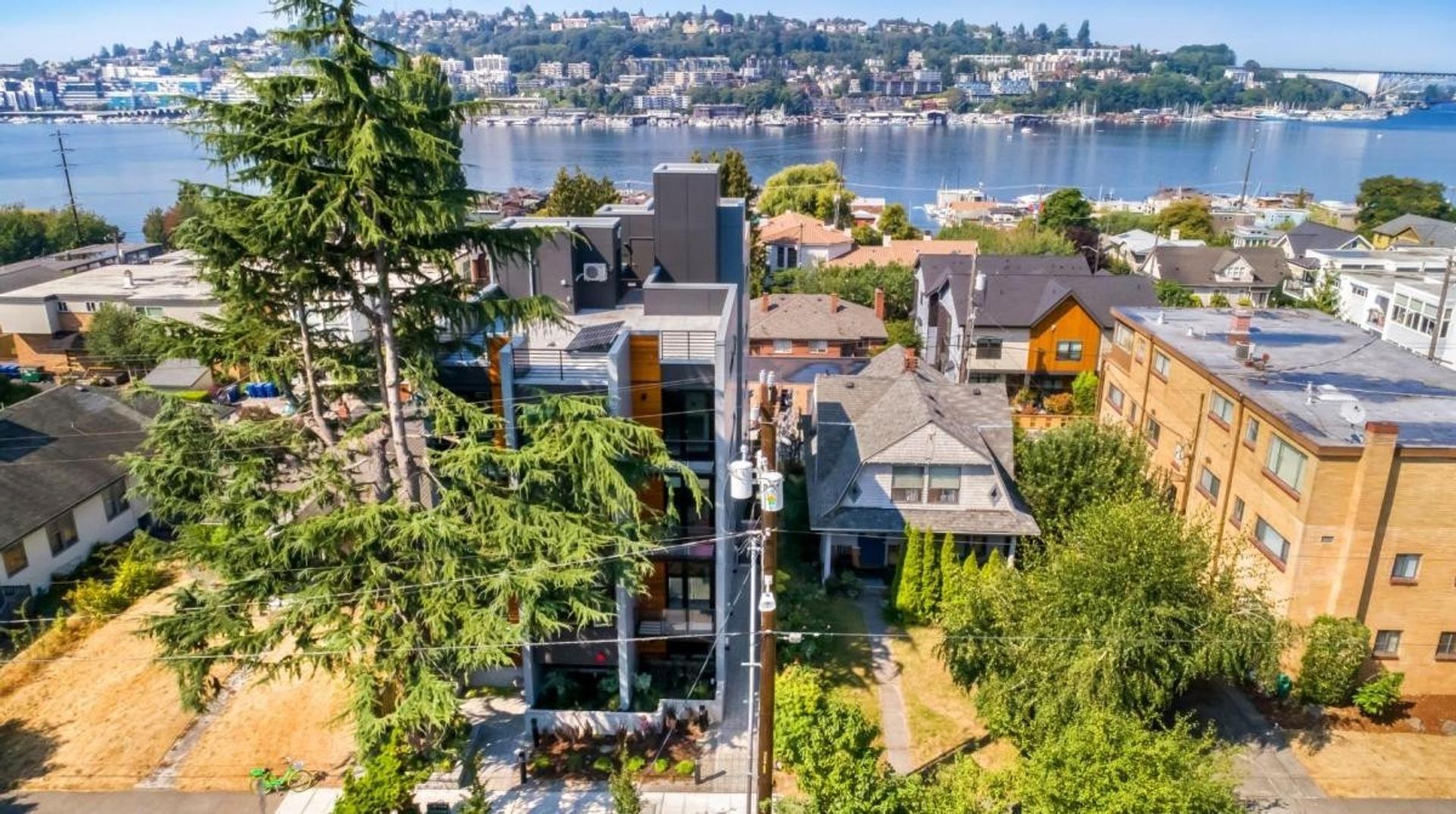 Seattle Apartment: 2037 Yale Ave E