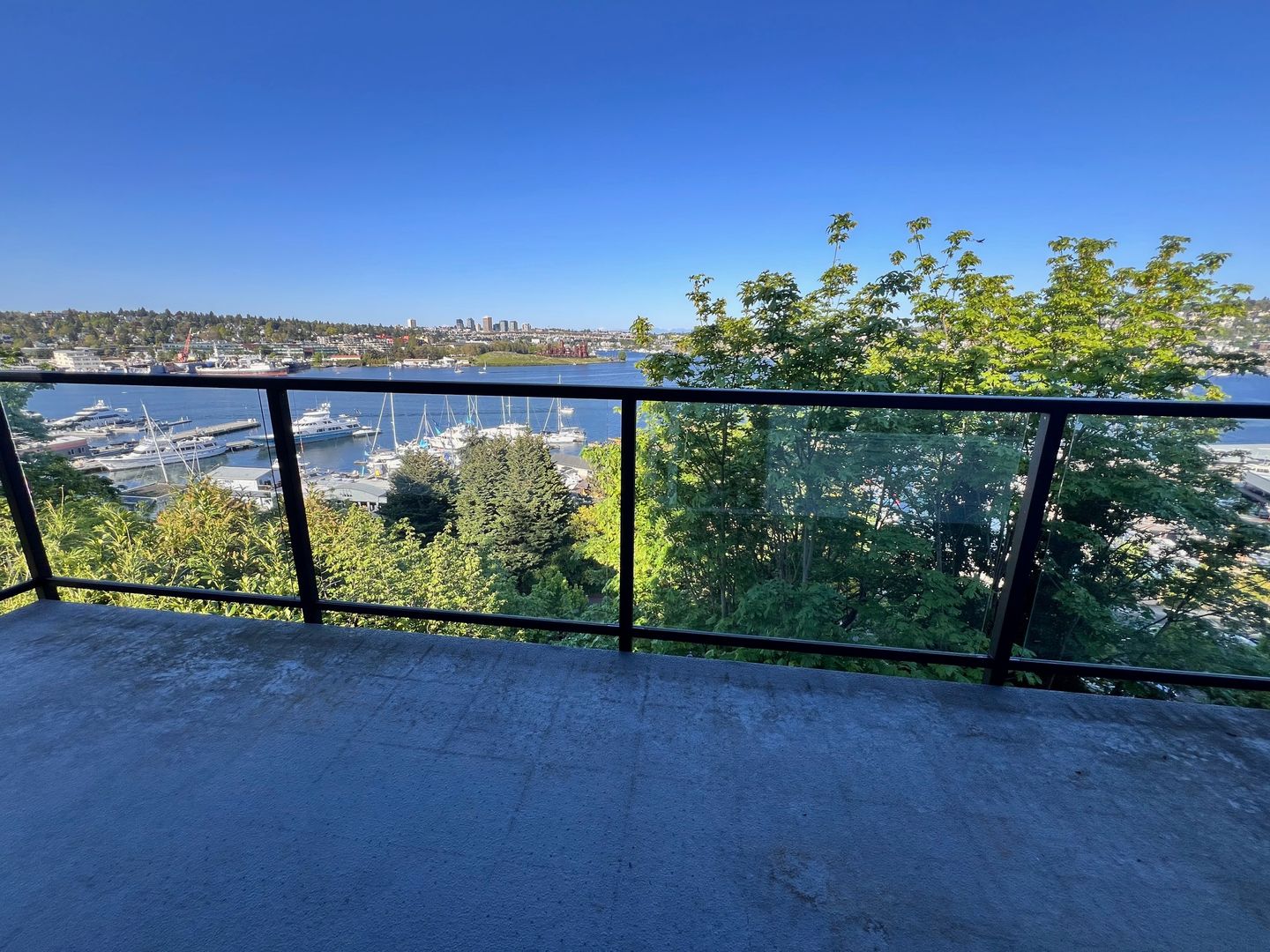 Seattle Apartment: 2442 8th Ave N