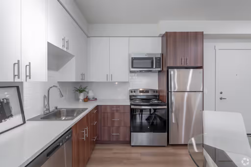 The Best of Both Worlds – Peaceful Living with Urban Convenience in Shoreline! First Month free! – photo 1