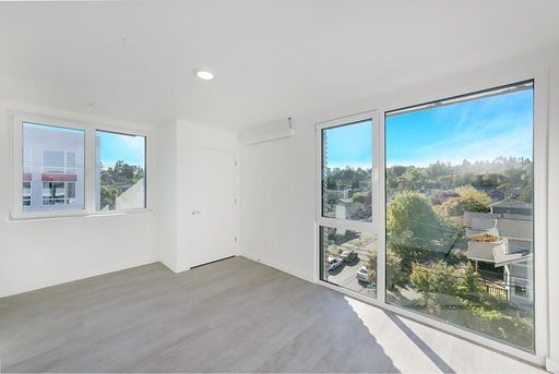 Pax Futura's Beautiful Top Floor Urban 1-Bedroom, tons of natural light! – photo 1
