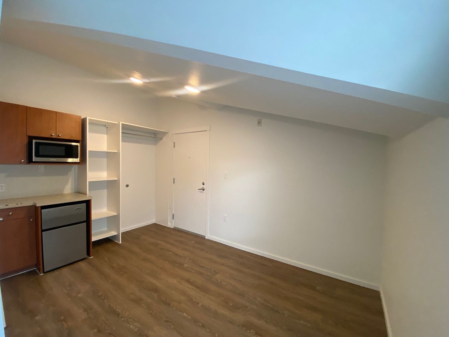 Kirkland Apartment: 450 Central Way