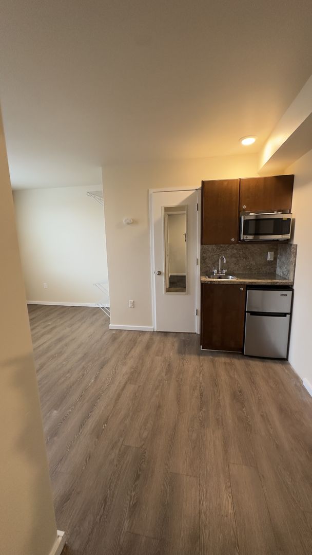 Redmond Apartment: 8525 163rd CT NE