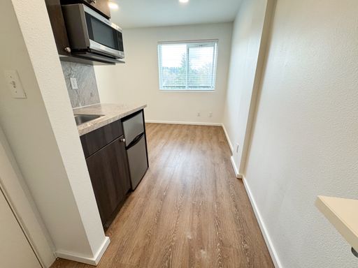 Eco-Flat Studio with inner Redmond City access! | September Move In!