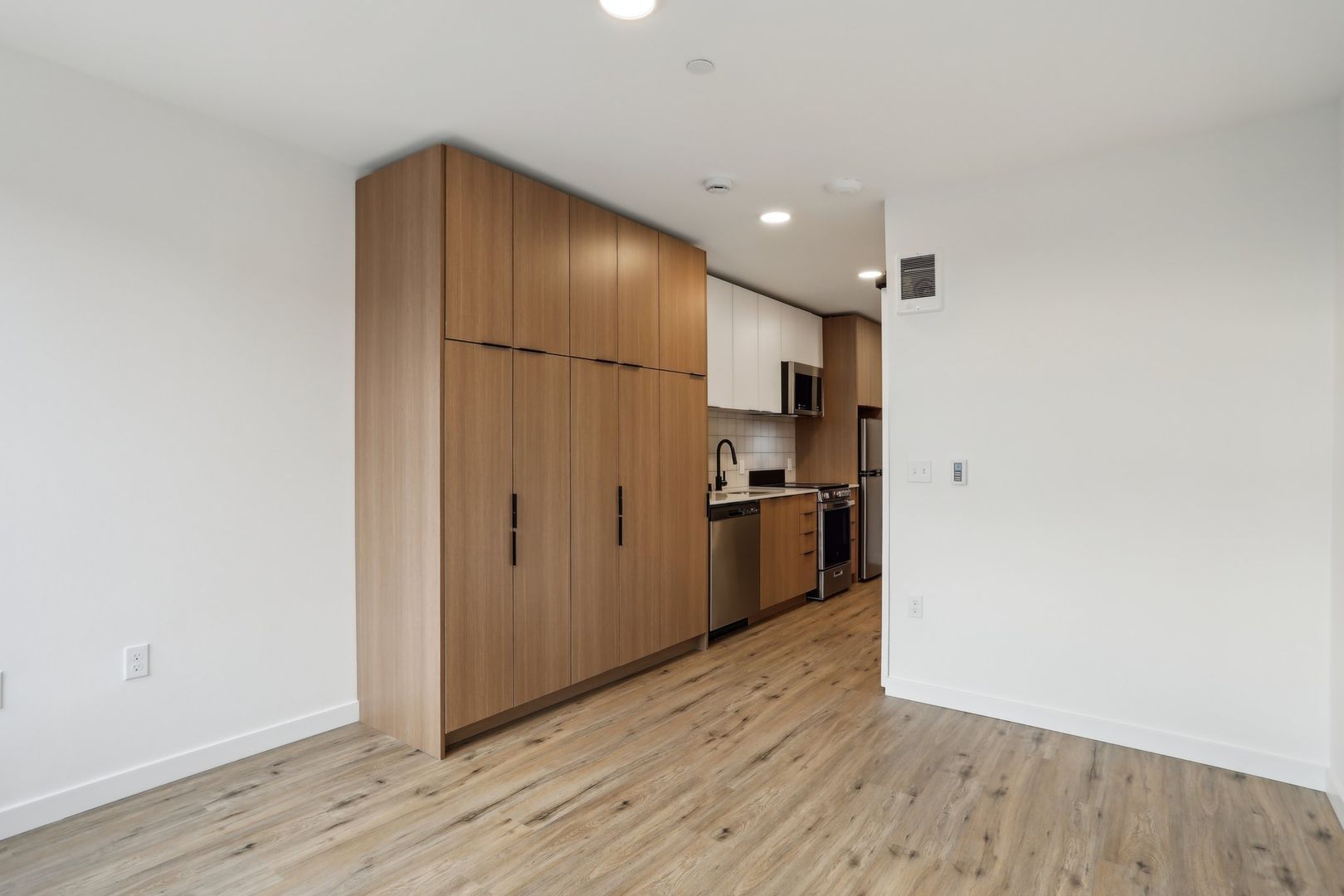 Seattle Apartment: 1140 NW Market St