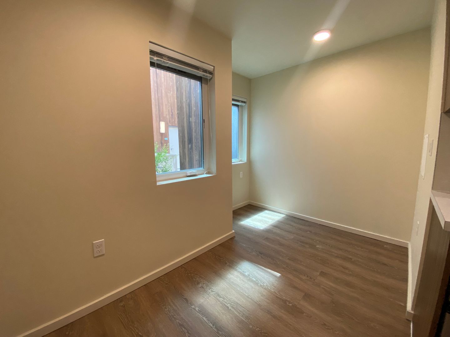 Kirkland Apartment: 330 4th ST