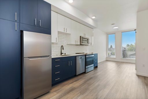 $1200 MOVE IN CREDIT! 1 Bed/1 Bath with In-Unit Washer & Dryer, Balcony Secure Garage Parking & Pet-Friendly Living Steps from Freemont’s Restaurants, Coffee Shops, Shops & Parks! – photo 1