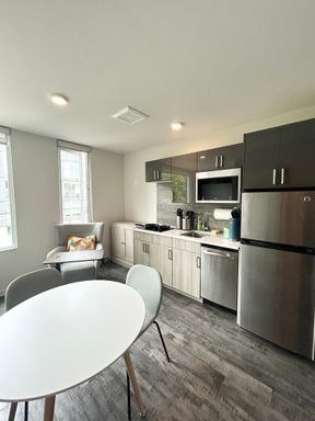 Fully Furnished, Cozy Corner Studio! Flexible Lease Terms! – photo 1